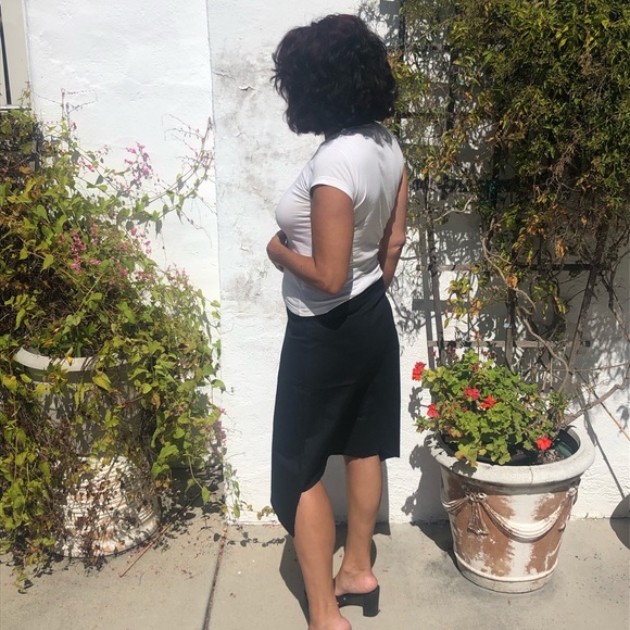 Crisp black cotton linen w white embroidery SKIRT - Picture 4 of 8